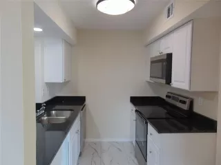 Photo #5: 21220351 Listing