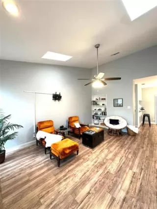 Photo #3: 21221453 Listing