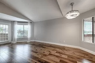 Photo #4: 21221623 Listing