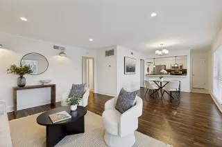 Photo #4: 21222079 Listing