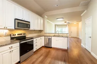 Photo #5: 21222129 Listing