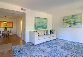 Photo #4: 21222357 Listing