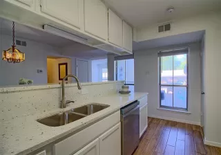 Photo #5: 21222357 Listing