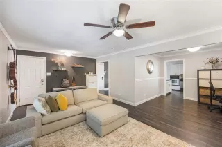 Photo #3: 21222371 Listing