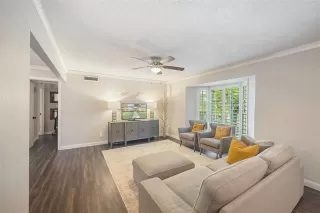 Photo #4: 21222371 Listing