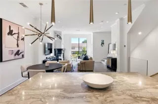 Photo #2: 21223328 Listing