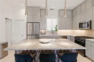 Photo #4: 21223328 Listing