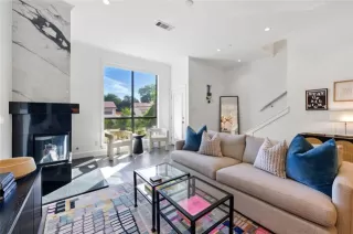 Photo #6: 21223328 Listing