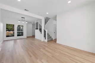 Photo #6: 21223700 Listing