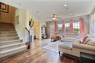 Photo #4: 21223995 Listing