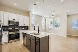 Photo #4: 21225207 Listing