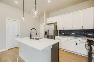 Photo #6: 21225207 Listing
