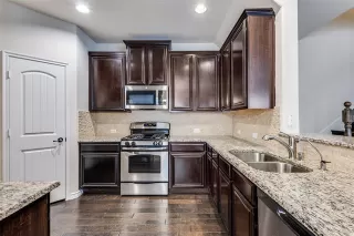 Photo #5: 21226996 Listing