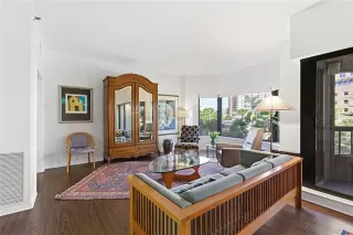 Photo #4: 21227360 Listing