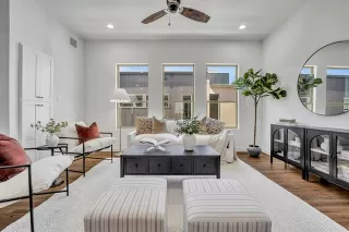 Browse active condo listings in ALTA VISTA