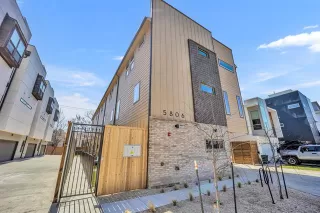 Photo #5: 21227967 Listing