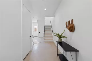 Photo #2: 21228340 Listing