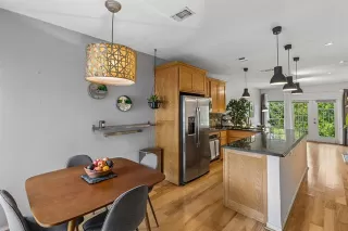 Photo #6: 21228499 Listing 