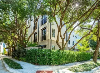 Photo #5: 21228895 Listing