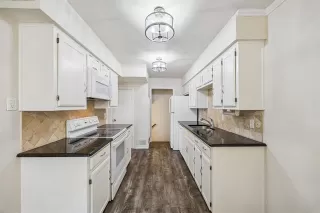 Photo #6: 21230501 Listing 