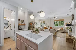 Photo #4: 21230860 Listing 