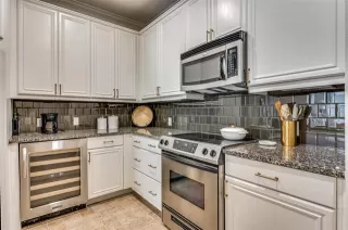 Photo #3: 21231488 Listing