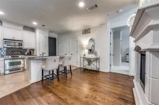 Photo #4: 21231488 Listing