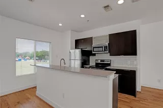 Photo #4: 21231703 Listing 