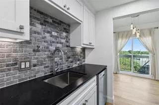 Photo #4: 21231796 Listing