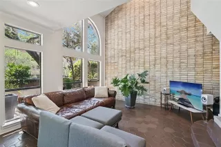 Photo #2: 21231836 Listing