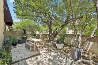 Photo #4: 21231836 Listing