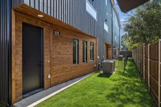 Photo #3: 21232557 Listing