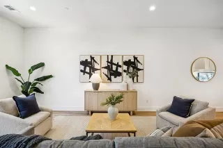 Photo #6: 21232557 Listing