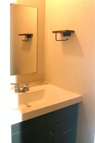 Photo #4: 21232589 Listing