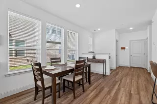 Photo #3: 21232613 Listing