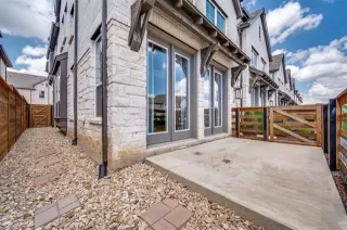 Photo #3: 21232952 Listing