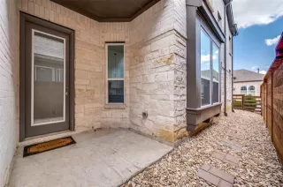 Photo #4: 21232952 Listing