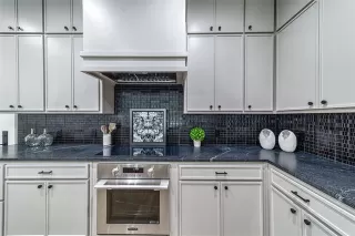 Photo #4: 21233005 Listing