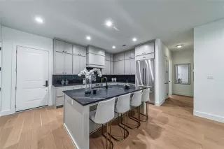 Photo #5: 21233005 Listing