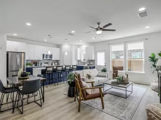 Photo #5: 21233122 Listing