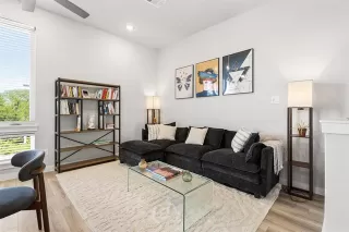 Photo #4: 21233677 Listing