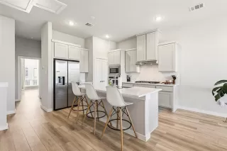 Photo #5: 21233677 Listing