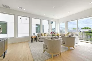 Photo #6: 21233781 Listing