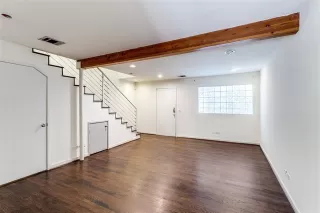 Photo #2: 21234634 Listing