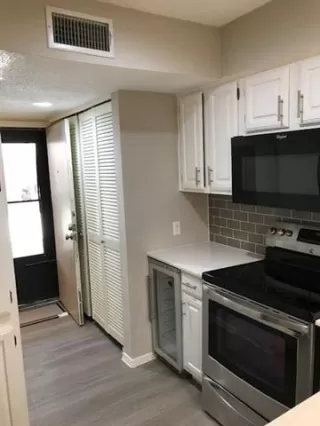 Photo #6: 21235309 Listing