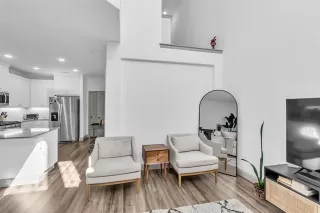 Photo #5: 21235407 Listing
