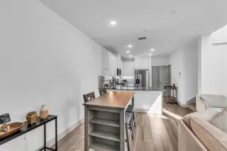 Photo #6: 21235407 Listing