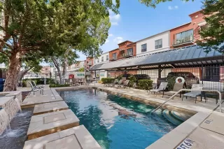 Photo #2: 21236107 Listing