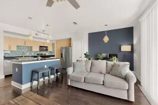 Photo #3: 21236107 Listing