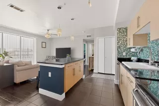 Photo #4: 21236107 Listing